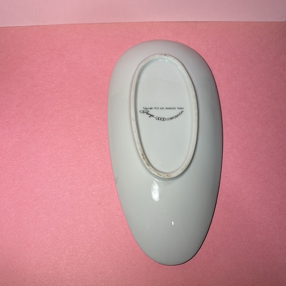 Vintage 1972 "Love is" Spoon Rest - "Kissing her before asking whats for dinner" - Picture 5 of 8